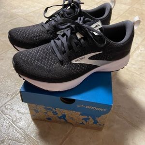 Brooks women’s shoe.